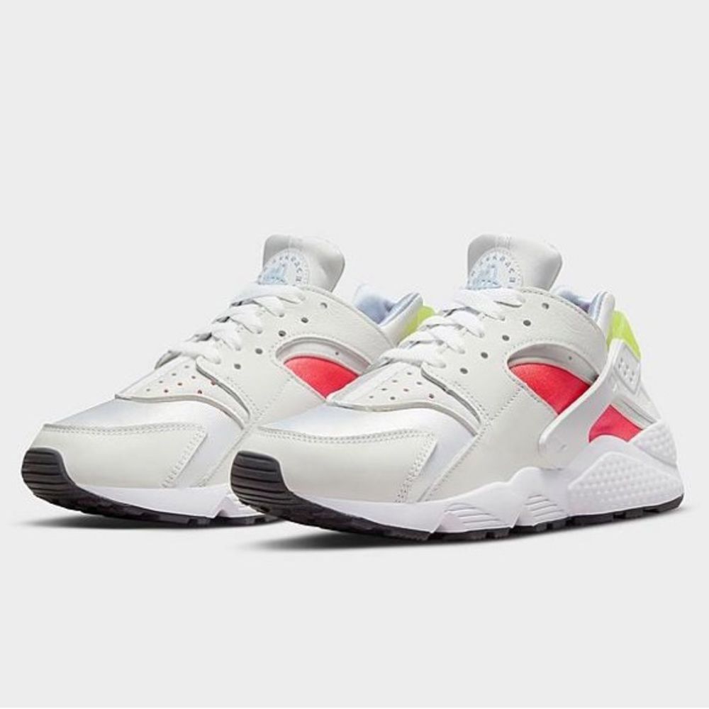NIKE Women’s AIR HUARACHE White Bright Crimson Black Volt pink Size 7.5